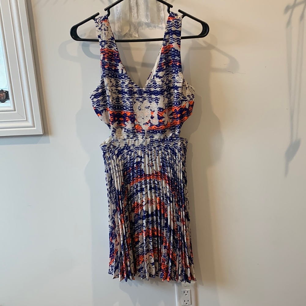 Cut out pleated dress